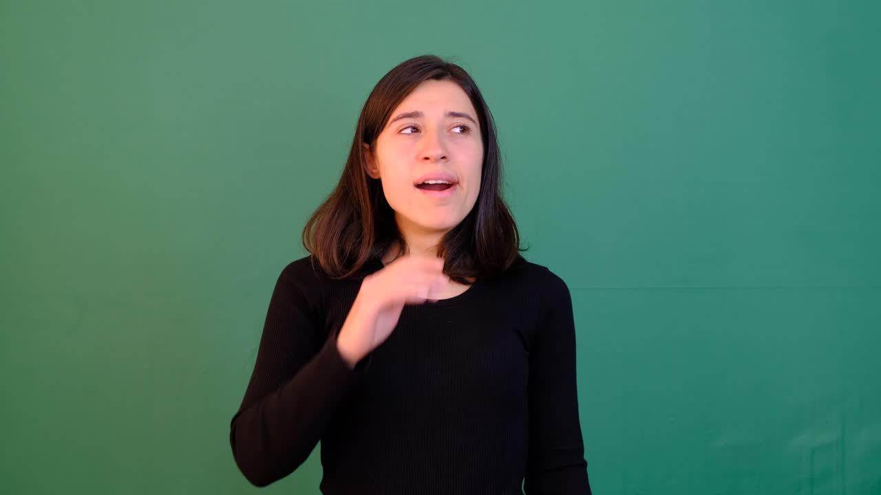 chica cansada con la cara de bostezo