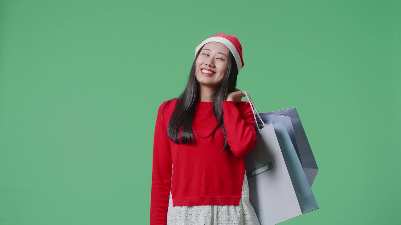 크리스마스 에 쇼핑 하는 행복 한 여자