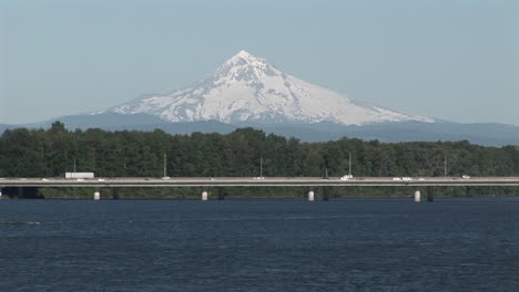 Traffic-near-Portland-Oregon-with-Mt-Hood-background