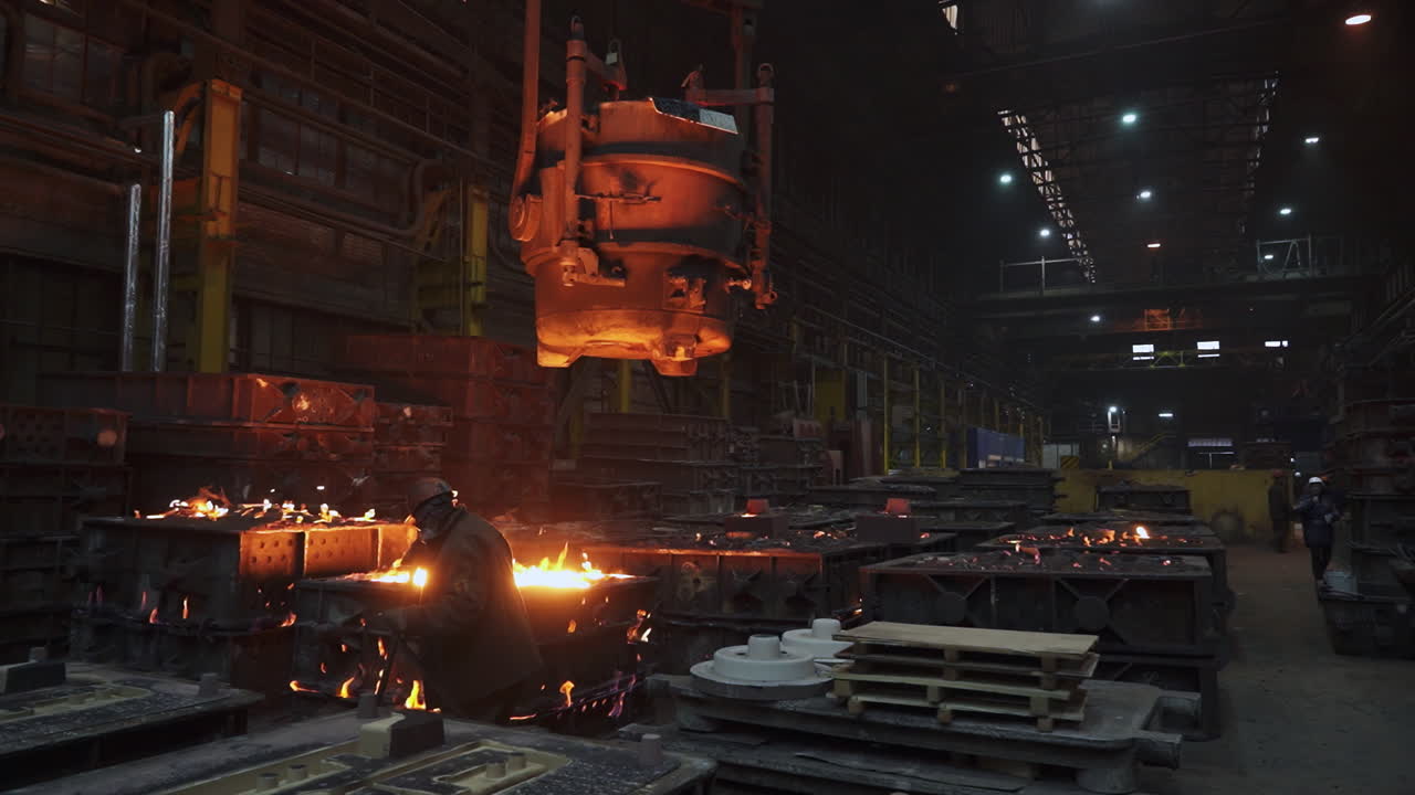 금속 주조 공장에서의 금속 주공 과정