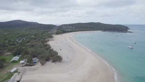 Sandy-Esplanade-Of-Fisherman-Beach-Putney-Beach-In-The-Great-Keppel-Island,-Queensland,-Australia