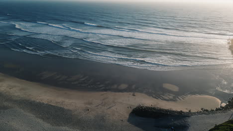 Sonnenverwöhnte-Luftaufnahme-Des-Strandes-São-Pedro-De-Maceda,-Ovar,-Portugal