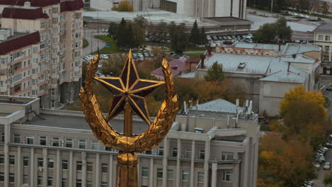 gold star monument on a building in a city