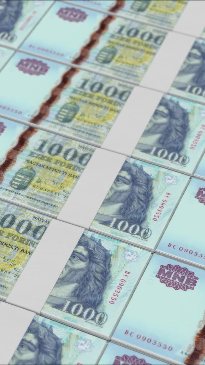 vídeo vertical de billetes de 1000 forints húngaros impresos por una imprenta de dinero