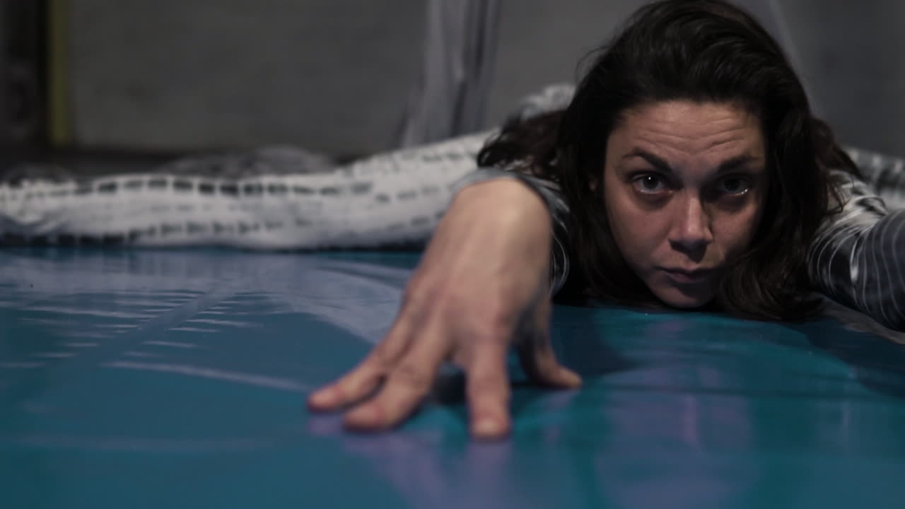 conectando con la pose de la araña de dios por un acróbata latino