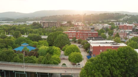 Establishing-shot-of-city-in-USA-at-sunrise,-sunset