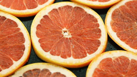 Composed-slices-of-red-grapefruit