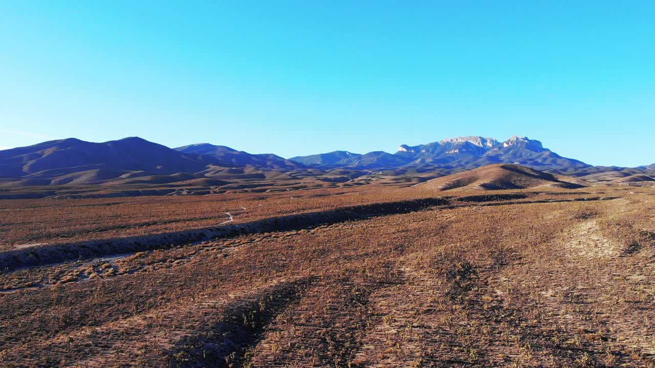 Avvicinamento aereo al Monte Charleston Nevada, appena a nord di Las Vegas.