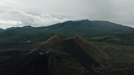 drone en órbita lenta del volcán paricutin en michoacán