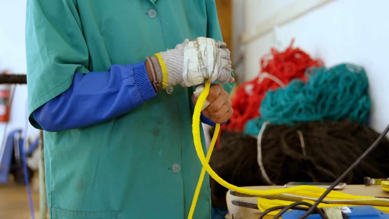 로프 제조 산업 에서 일 하는 노동자 4k