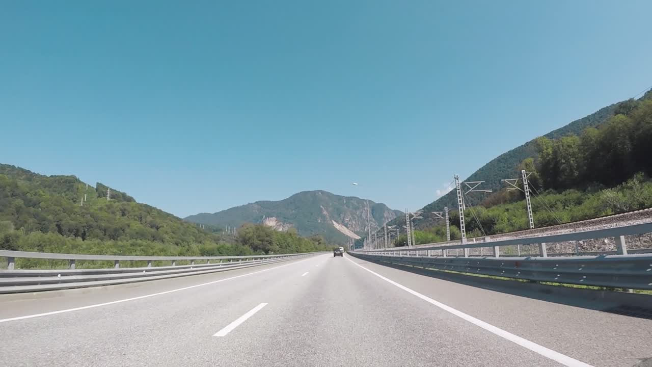 산악 고속도로 경치 드라이브