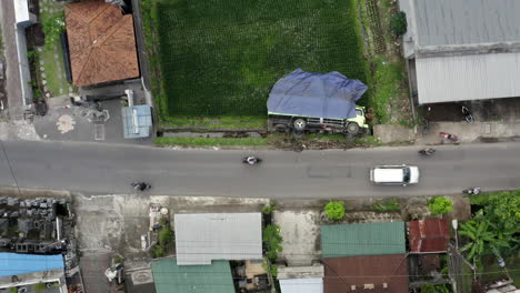 Truck-lying-on-side-overturned-at-the-side