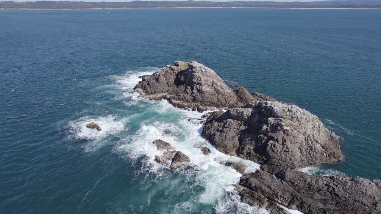 Veduta aerea della Riserva Naturale Julian Rocks Nguthungulli nel Mar di Tasman