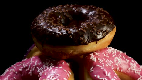 rosquillas recién horneadas con glaseado