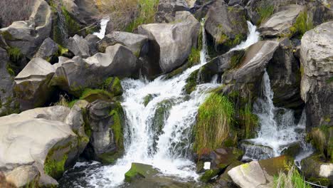 una cascada pacífica en el río central de oregón | 4k
