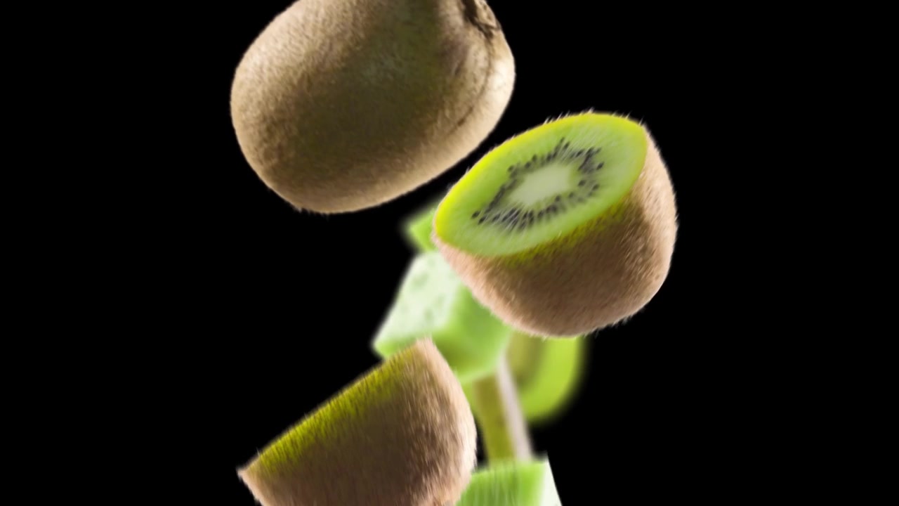 Kiwi e fette in volo su sfondo nero.