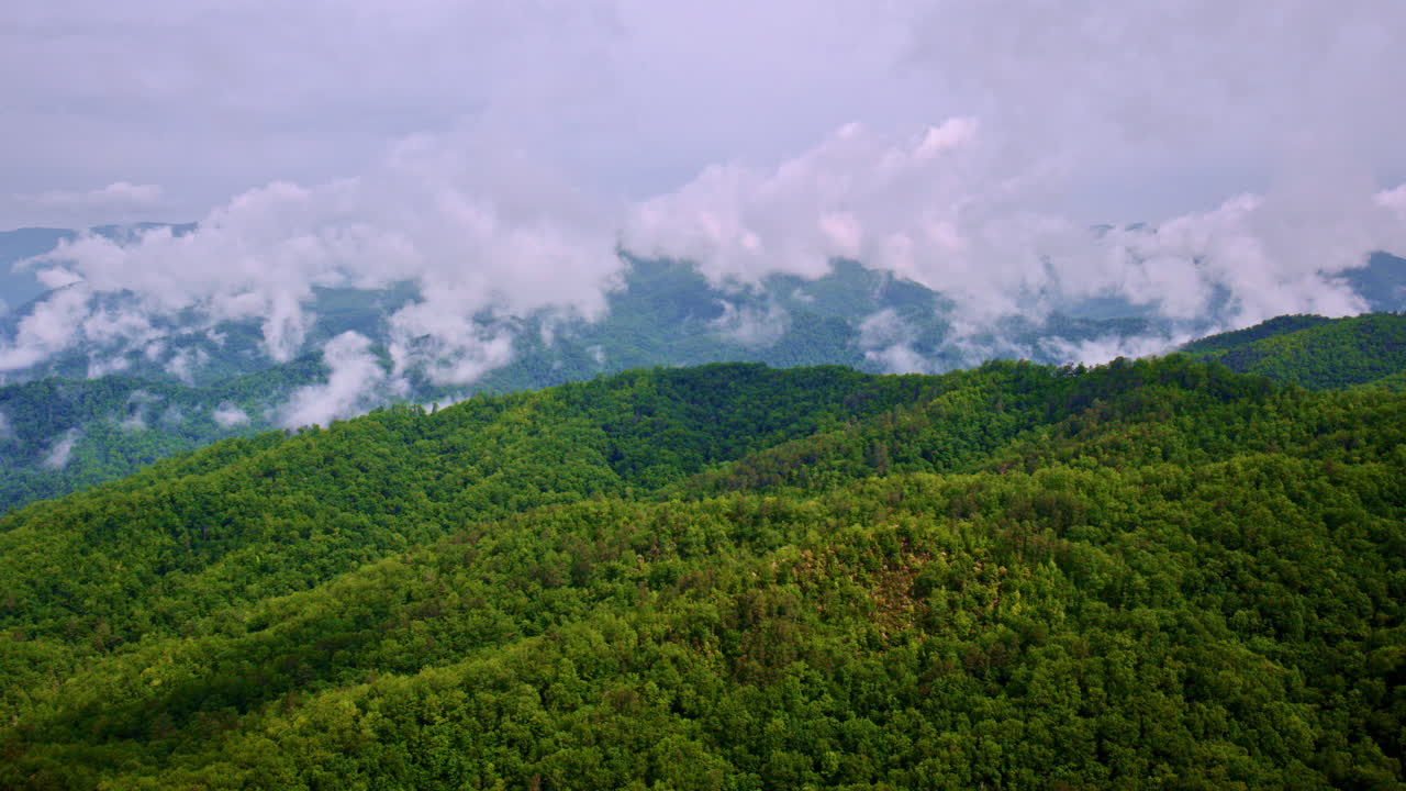 Drone showcases atmospheric wonder in the Smokies.