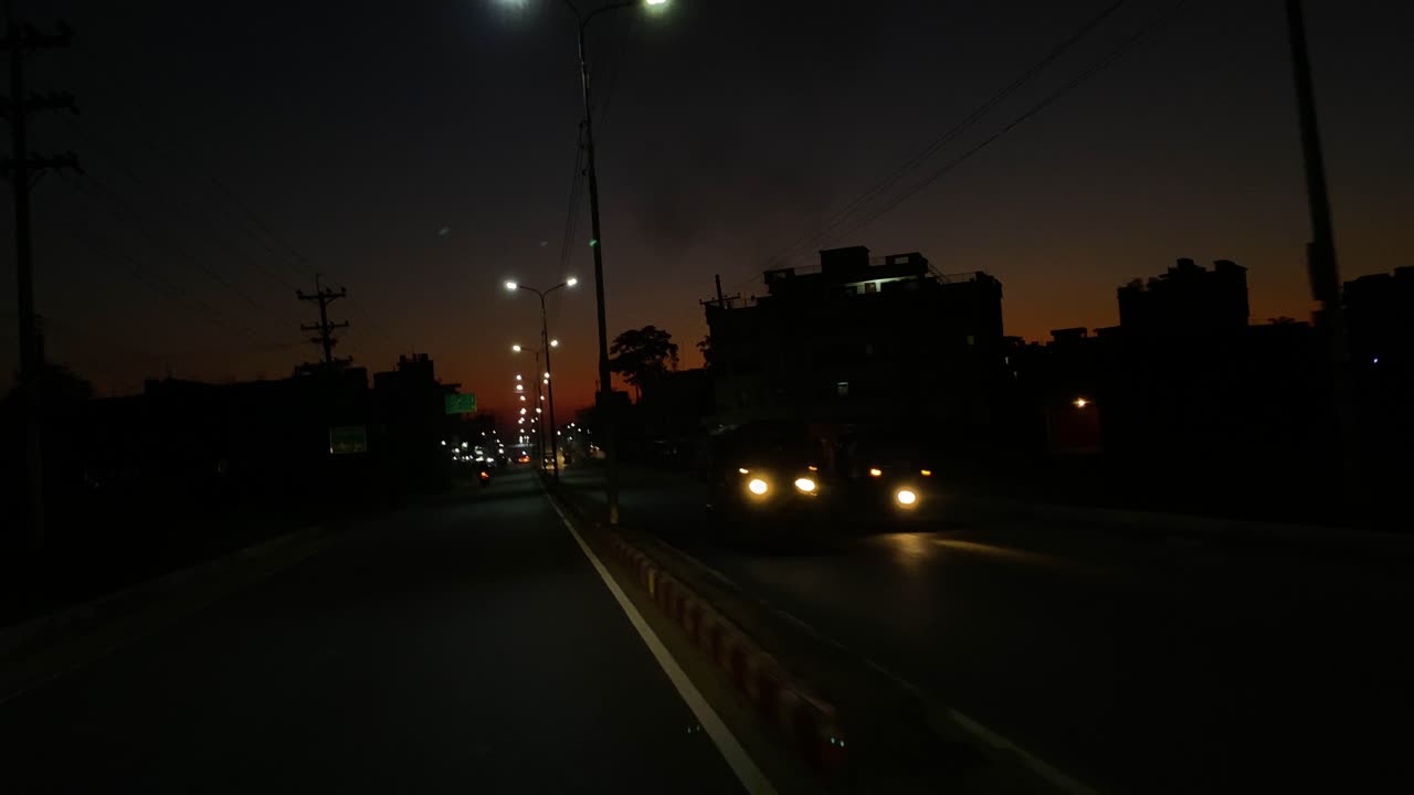 황혼에 도심을 여행하다