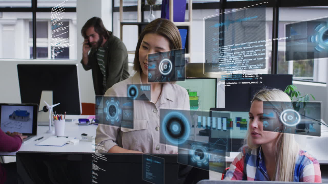 animación de escáneres redondos y procesamiento de datos contra dos mujeres diversas discutiendo en la oficina
