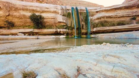 Ein-Wasserfall-Mitten-In-Der-Wüste-Sahara,-Algerien,-Biskra