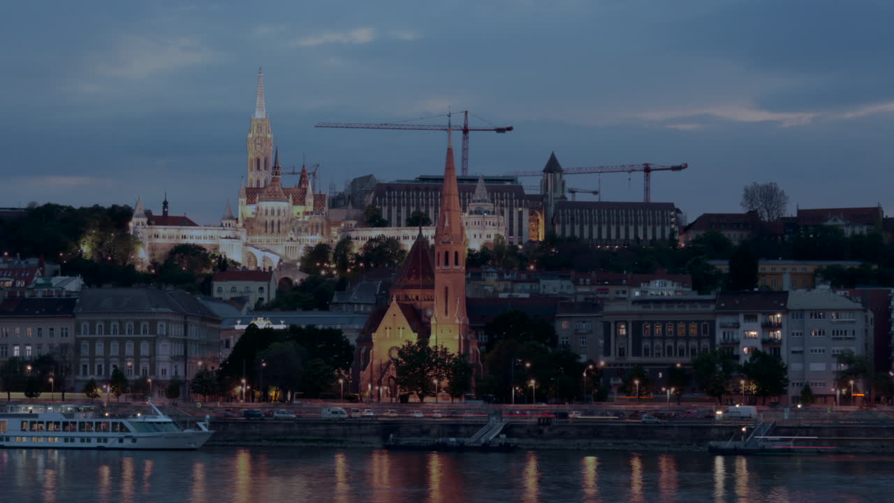 Time-lapse dal giorno alla notte del Bastione dei Pescatori, Budapest.