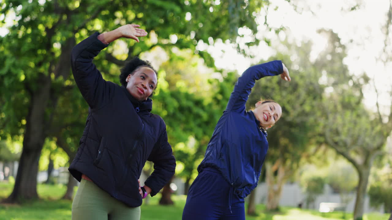 mujeres interraciales, acondicionamiento físico