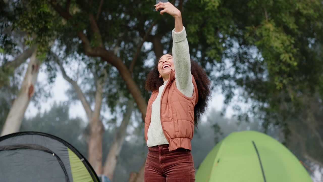 여자, 셀카나 라이브 스트림으로 안 ⁇ 하세요