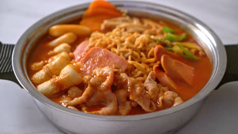 Budae-Jjigae-or-Budaejjigae