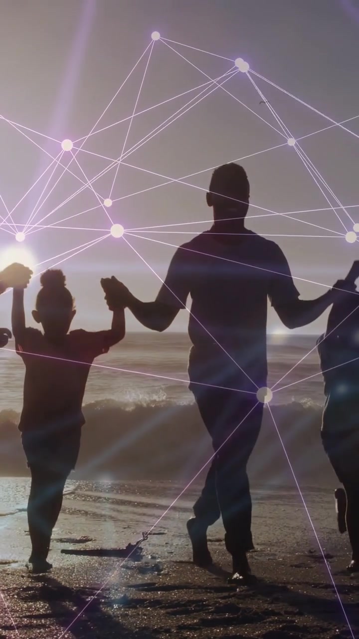 Video verticale: Famiglia che si muove sulla sabbia bagnata, bambino che salta generando una rete di nodi scintillanti attraverso le forme per la tecnologia