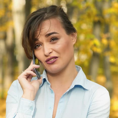 woman with cellphone in park
