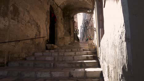 Matera,-Italia-Callejón-Tiro-Lateral-Gran-Luz