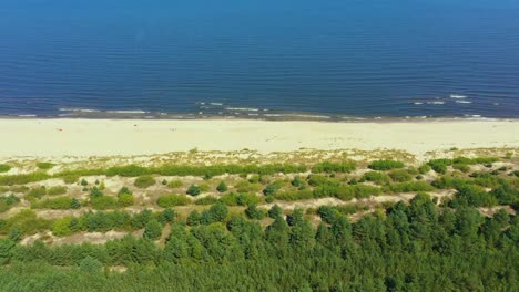 4k-Luftbild-Draufsicht-Drohne-Bewegen-Schönen-Aktuellen-Strand-Mit-Weißem-Sand