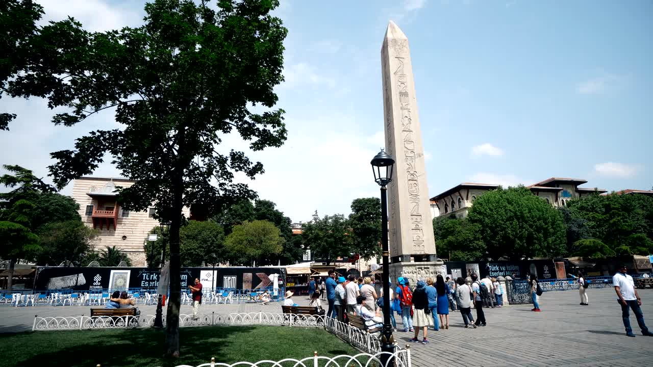 이스탄불의 술탄 아흐메트 광장에 있는 히에로글리프가 새겨진 테오도시우스 오벨리스크 (theodosius obelisk)