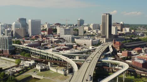 Vista-Aérea-De-Carreteras-Y-Puentes-Complejos-Richmond,-Virginia-Usa-4k-Drone-Shot