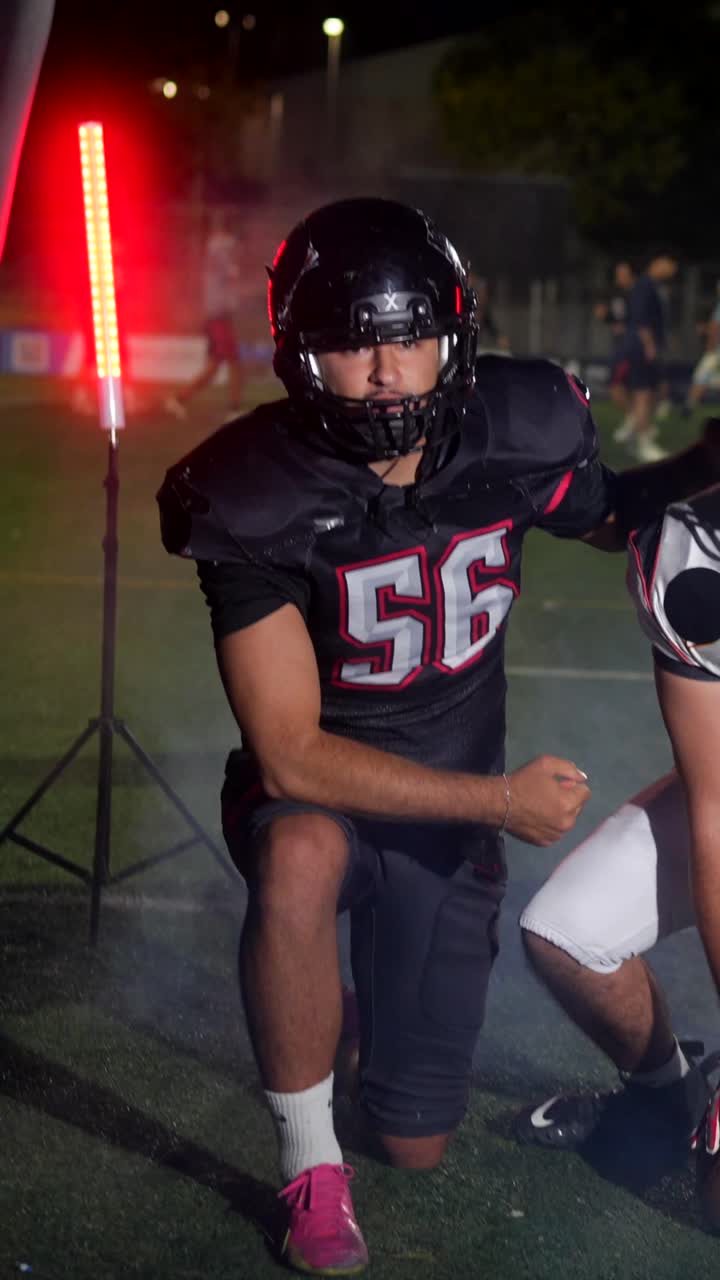 jugadores de fútbol americano en el campo