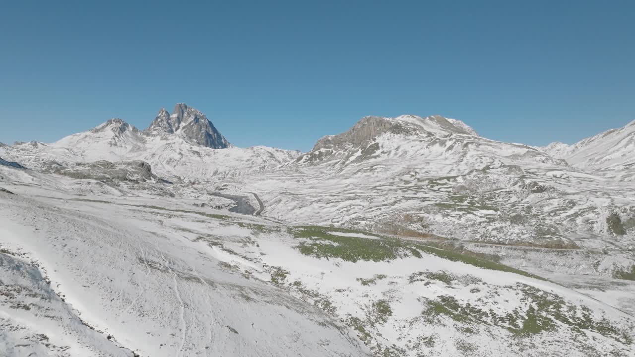 Incredibile ripresa di un paesaggio innevato