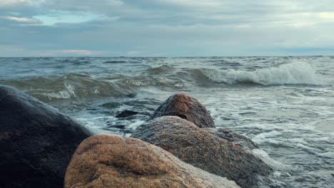 Waves-hitting-rock.-Calm-sea-waves