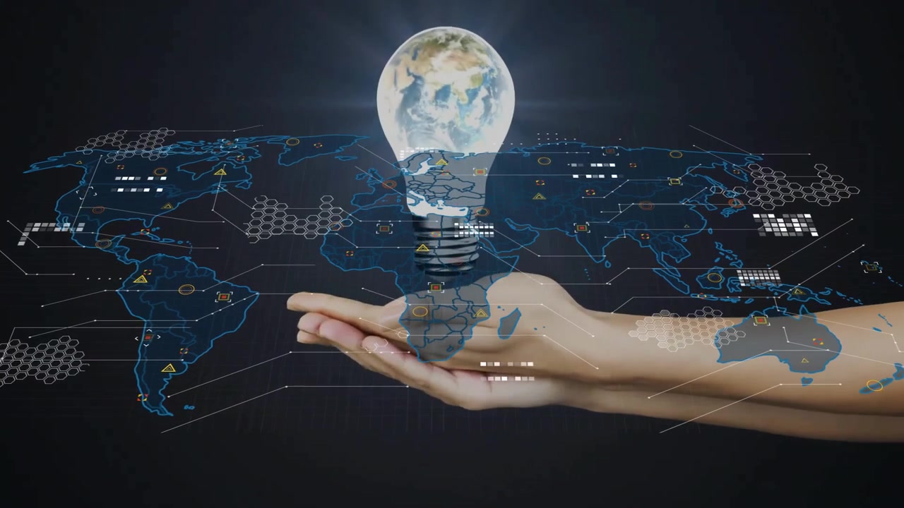 Et verdenskort vises og aktiverer dataikoner, mens en hånd holder en lyspære-globus, der visualiserer et netværk.