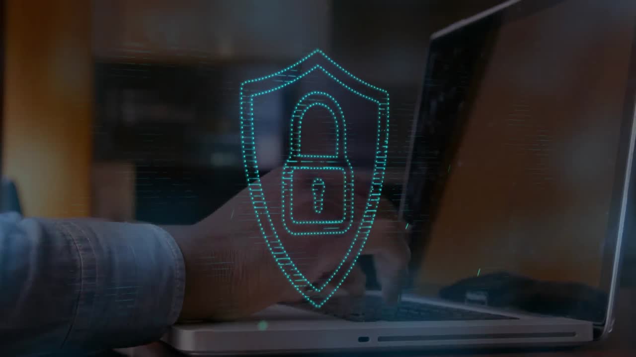 icono de candado de seguridad contra el hombre usando computadora portátil