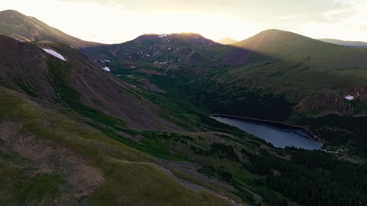 Nádrž Clear Lake u silnice Guanella Pass