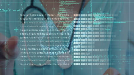 animación de procesamiento de datos y globo sobre médico de dos razas que utiliza tableta