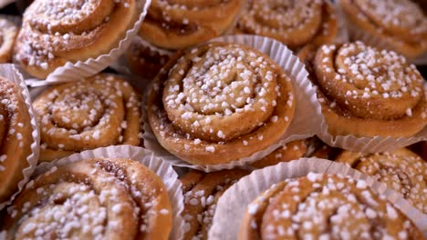 freshly baked homade cinnamon rolls buns