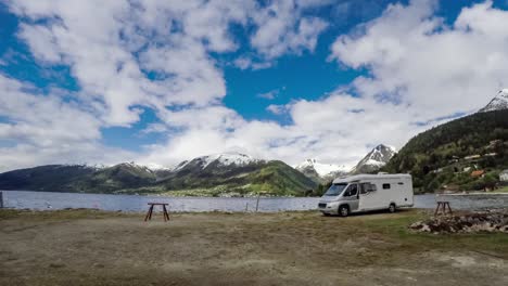 la hermosa naturaleza de noruega es un lapso de tiempo.