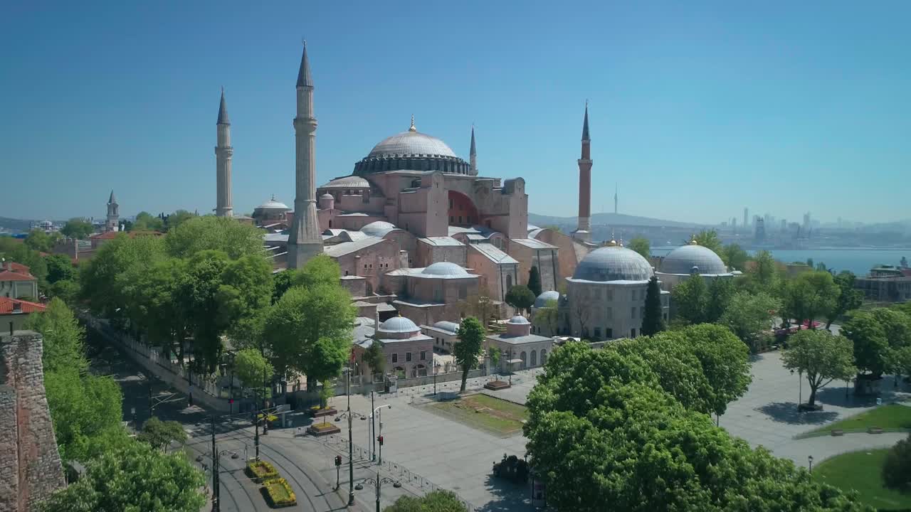 해가 지는 동안의 하기아 소피아 드론 영상