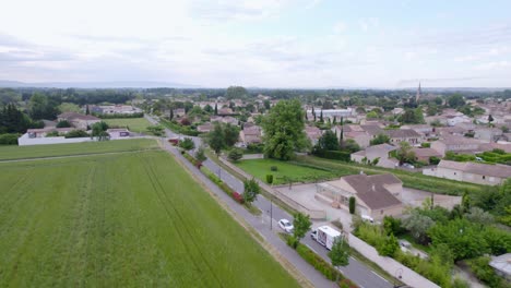 Antenne:-Ein-Telekom-Van-Fährt-Auf-Der-Straße-Außerhalb-Von-Montpellier-In-Südfrankreich