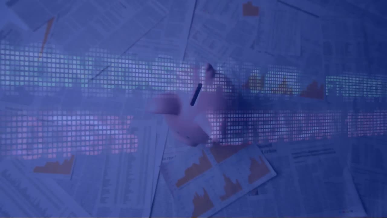 animación del procesamiento de datos financieros sobre la alcancía que cae en los papeles financieros