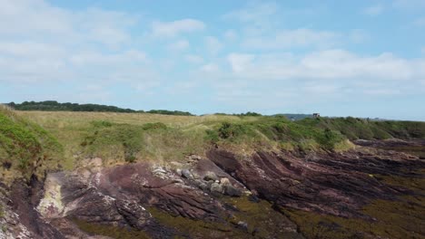 Luftaufnahme-Von-Lligwy-Beach-Anglesey-über-Die-Erodierte-Küstenlinie