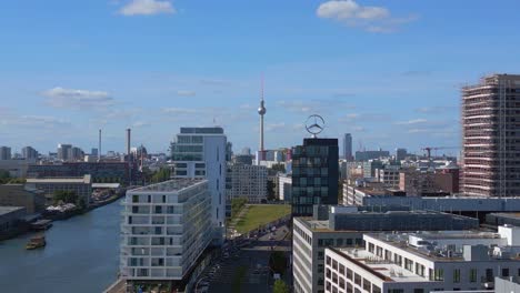 Fernsehturm-Berlin-Sommer-Stadtmauer-Grenze-Fluss