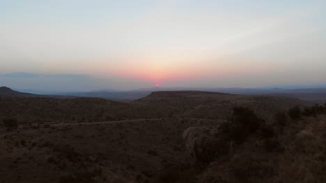 Sonnenaufgang-Am-Lions-Pride-Rock,-Kenia.-Luftaufnahmen