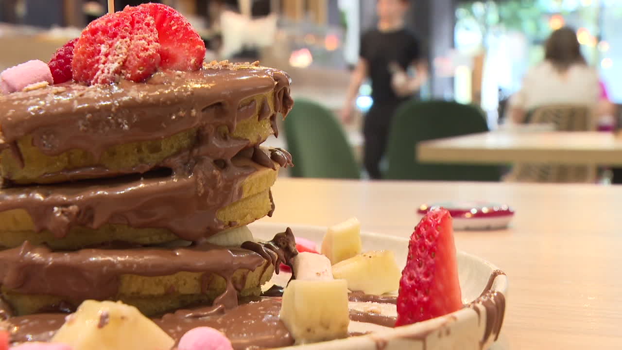 Delicious Chocolate Pancakes with Fruit